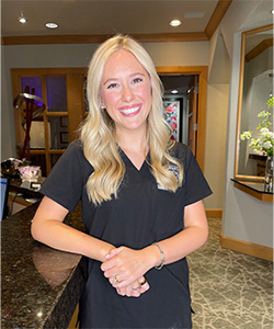 Dental assistant Makenzi